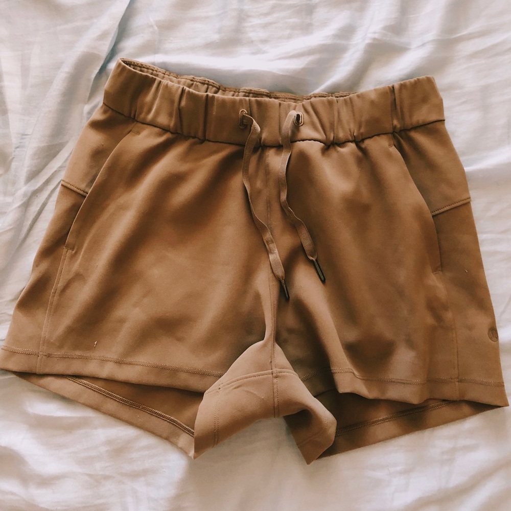 Lululemon on the fly shorts khaki woven
